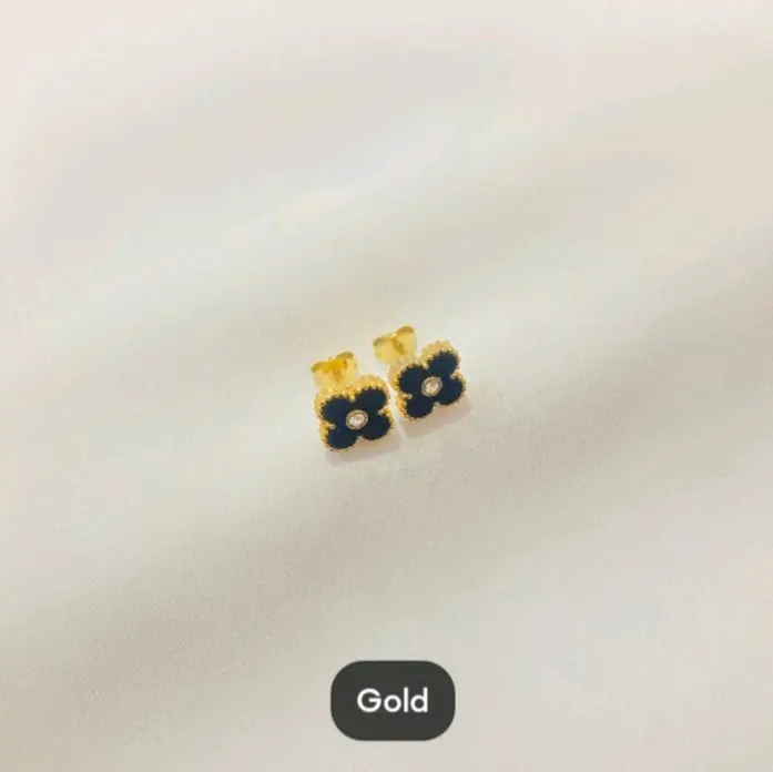 anting tusuk permata di tengah klvr titanium terbaru 2