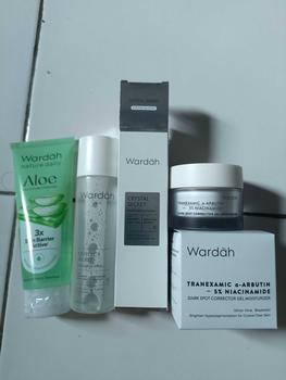 Product Review of WARDAH Crystal Secret Exfoliating Toner with Natural AHA+PHA 125 ml - Toner Untuk Eksfoliasi dengan Extract Edelweiss - Mencerahkan dan Menyamarkan Flek Hitam - Skincare from 🇮**C 1