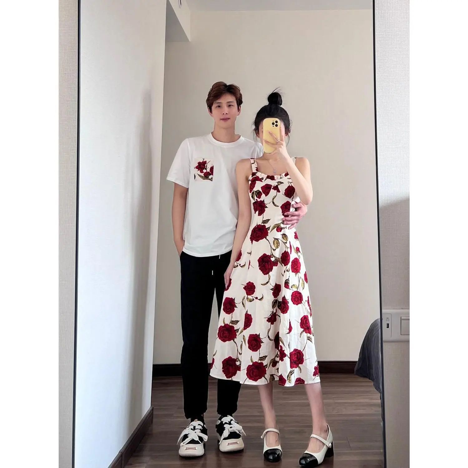 Simple fashion couple wear comfortable 2023 new short-sleeved T-shirt design love female dress