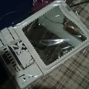 Kaca Dan Rak Sabun Kamar Mandi Miami / lucky star / Kaca Rias Gantung Dengan Rak