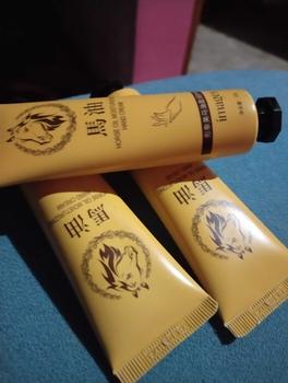 Product Review of PAKET 3 PCS Images Hand Cream horse Oil Krim Pelembab Tangan Kering from C**. m**🌹 0