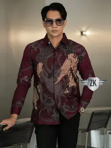 Kemeja Batik Pria Burgundy Panembahan Fashion Lengan Panjang Slim Fit Reguller Size M-XXL Katun Baju Kantor Formal Keren Motif Terbaru Nyaman Pekalongan