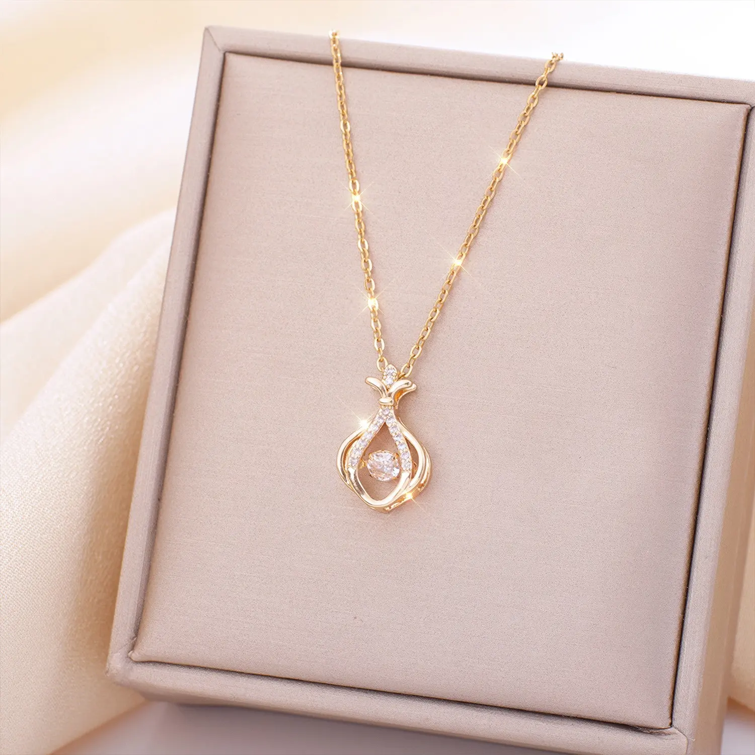 Kalung Liontin Emas Elegan Bentuk Tetesan Air dengan Berlian Sintetis KL-2078