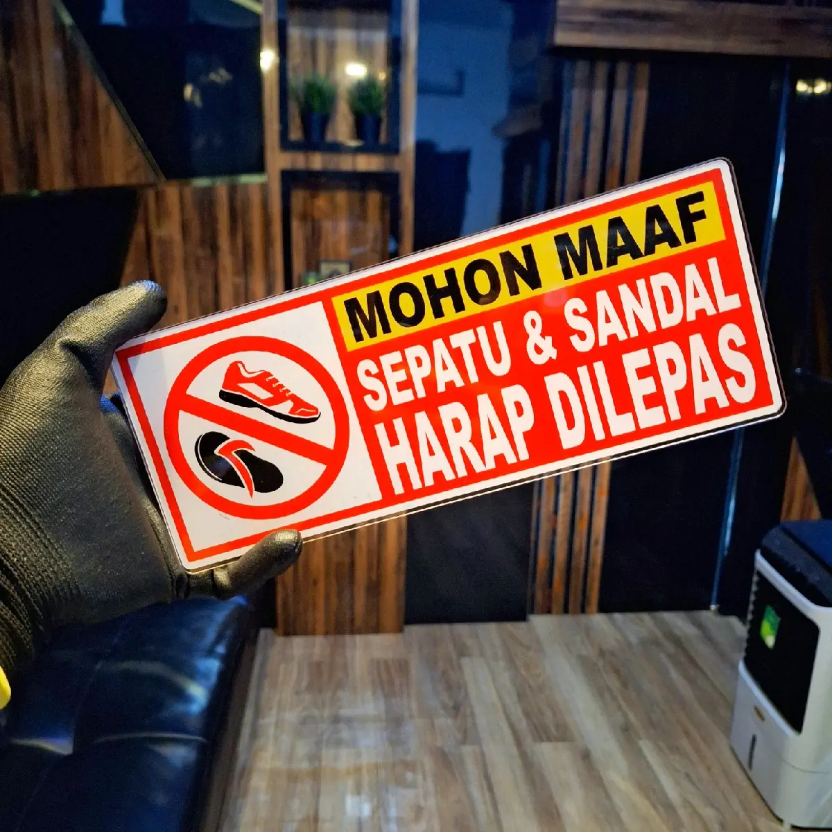 acrilik mohon maaf sepatu & sandal harap lepas