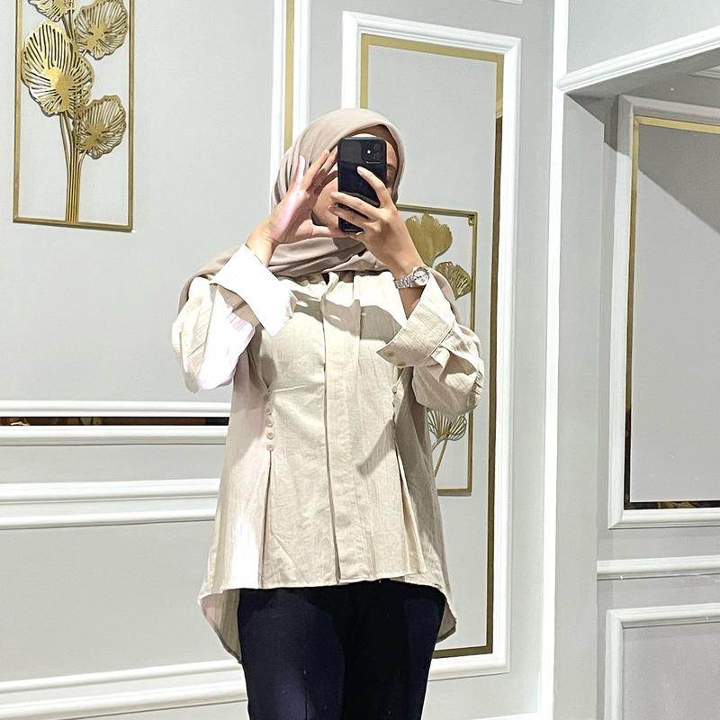 Gweny Top / asesoris kancing di sisi kanan dan kiri 1