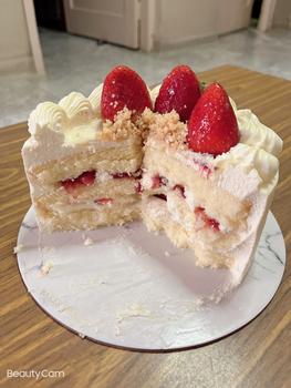 Product Review of [Bakers Brew] Hokkaido Strawberry Shortcake (6"/8") from v**t 1