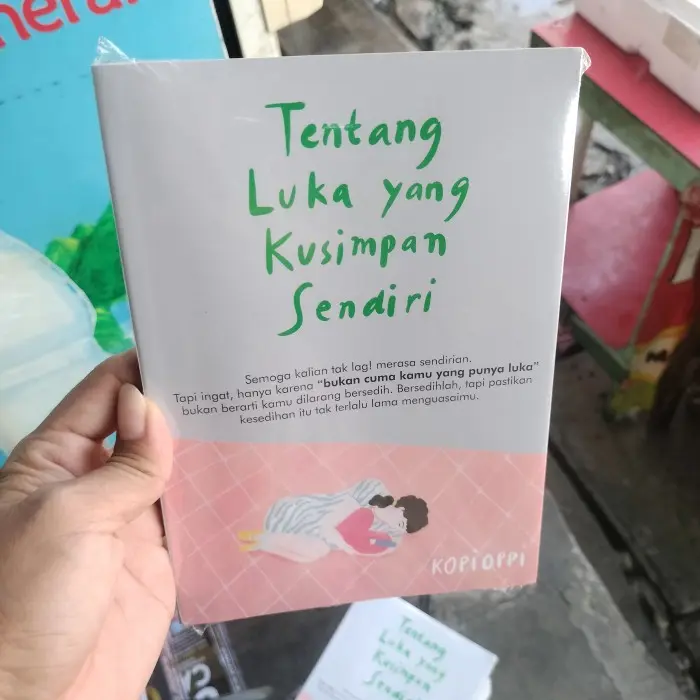 Buku tentang luka yang kusimpan sendiri ( kopioppi )