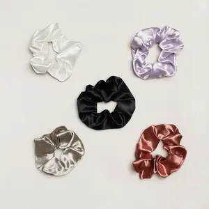 ￼Scrunchie Satin Glossy Wanita – Kunciran Hijab-Friendly