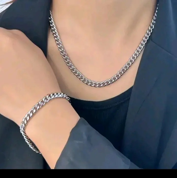 satu set gelang dan kalung rantai titanium model JALIN JARANG pria HIP HOP KOREAN STYELL antikarat tidak luntur tidak pudar buat pria tampil keren terlihat machoo dan menyala serta elegan  Warna silver