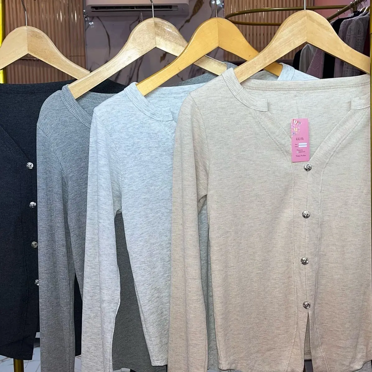 Knit crop lengan panjang.