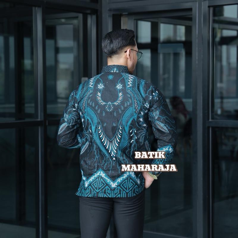 Kemeja Batik Pria: BIRU SEKTI perpaduan 3 warna antara BIRU (ice blue), HITAM dan PUTIH berkesan BERWIBAWA. 1