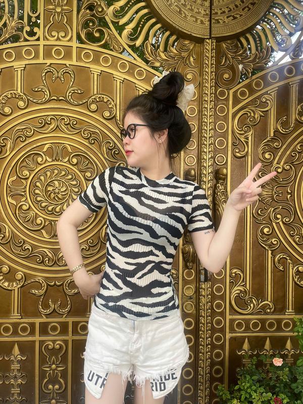 Áo thun cổ tròn hoạ tiết sans phom basic tôn v1 v2 chất lưới dẻo xịn