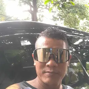 Kacamata bersepeda outdoor all-in-one untuk wanita dan pria, kacamata sepeda anti angin dan pasir sunglass lensa pelindung sinar uv warna-warni