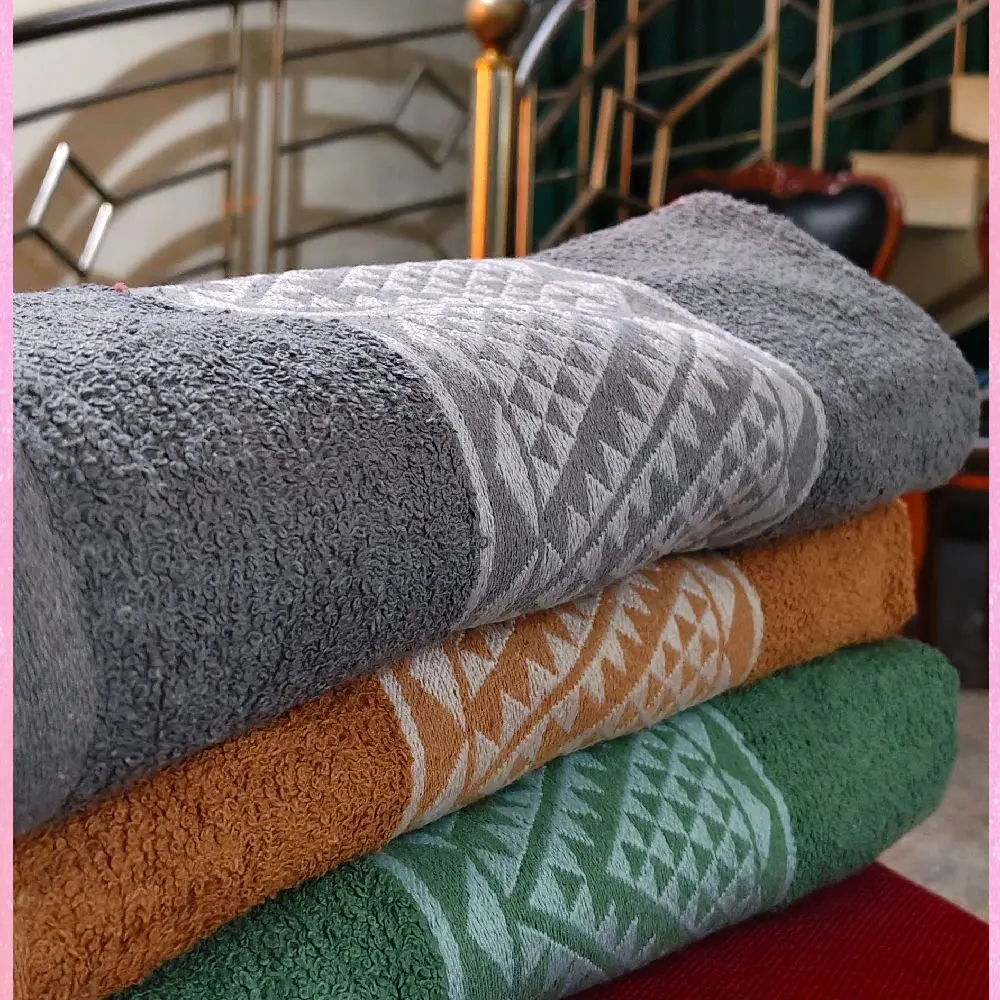 Abu abu, Coklat, Hijau