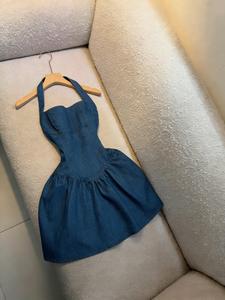 Vestido de mezclilla sin espalda, estilo dulce y atrevido, ajuste que estiliza la figura, dobladillo en línea A, perfecto para citas y fiestas, falda corta juvenil