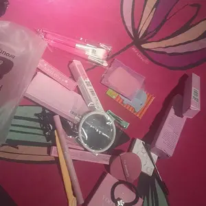 Set Makeup 25 Items – Paket Makeup Lengkap & Praktis