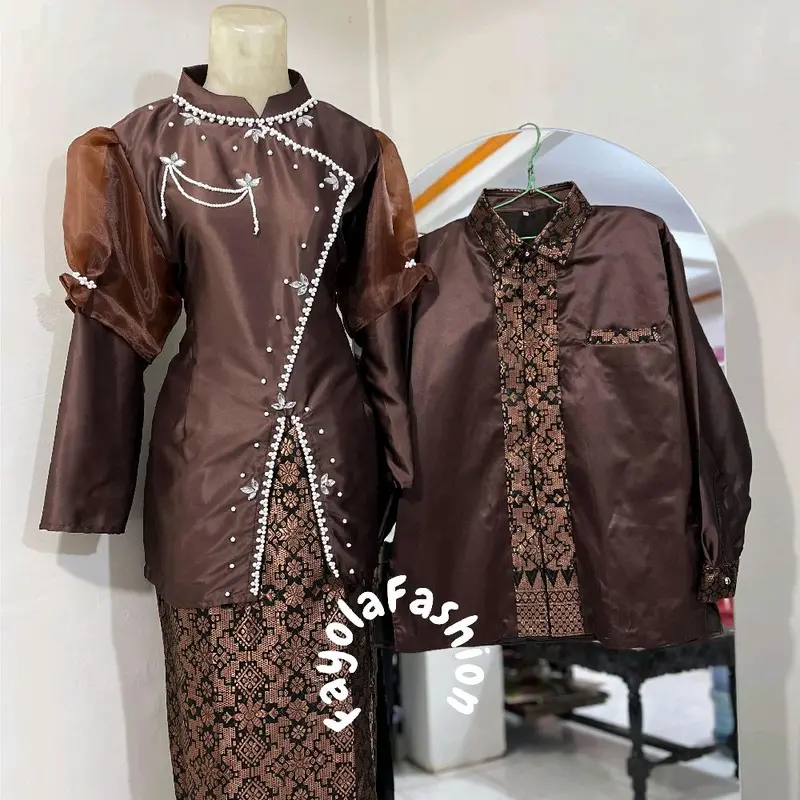 Couple Kurung Melayu Modern warna Mahogany mix Songket Palembang 3