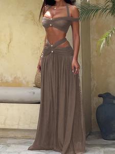 Conjunto de dos piezas elegante y sexy para vacaciones: top corto con cuello halter, hombros descubiertos y diseño calado, y falda larga; diseño de cintura alta y ajuste entallado para el verano.