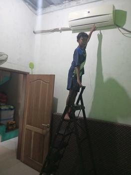 Product Review of Reaim 3-7 Step Tangga Lipat Multifungsi / Tangga Lipat Rumah 4 step dan 5 step / Baja Karbon Tebal Anti Licin Pegangan Tangan Tangga Bisa Dilepas / Household Ladder Tangga Rumah 3/4 Step 1,17M // 1,45M // 1.8M Hitam Merah Putih from D**A 1