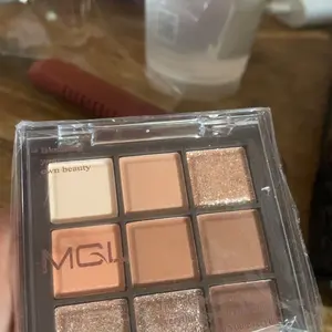 MGL Eyeshadow Chocolate Palette 9 Color Nude Brown Series Matte & Shimmer Natural Look