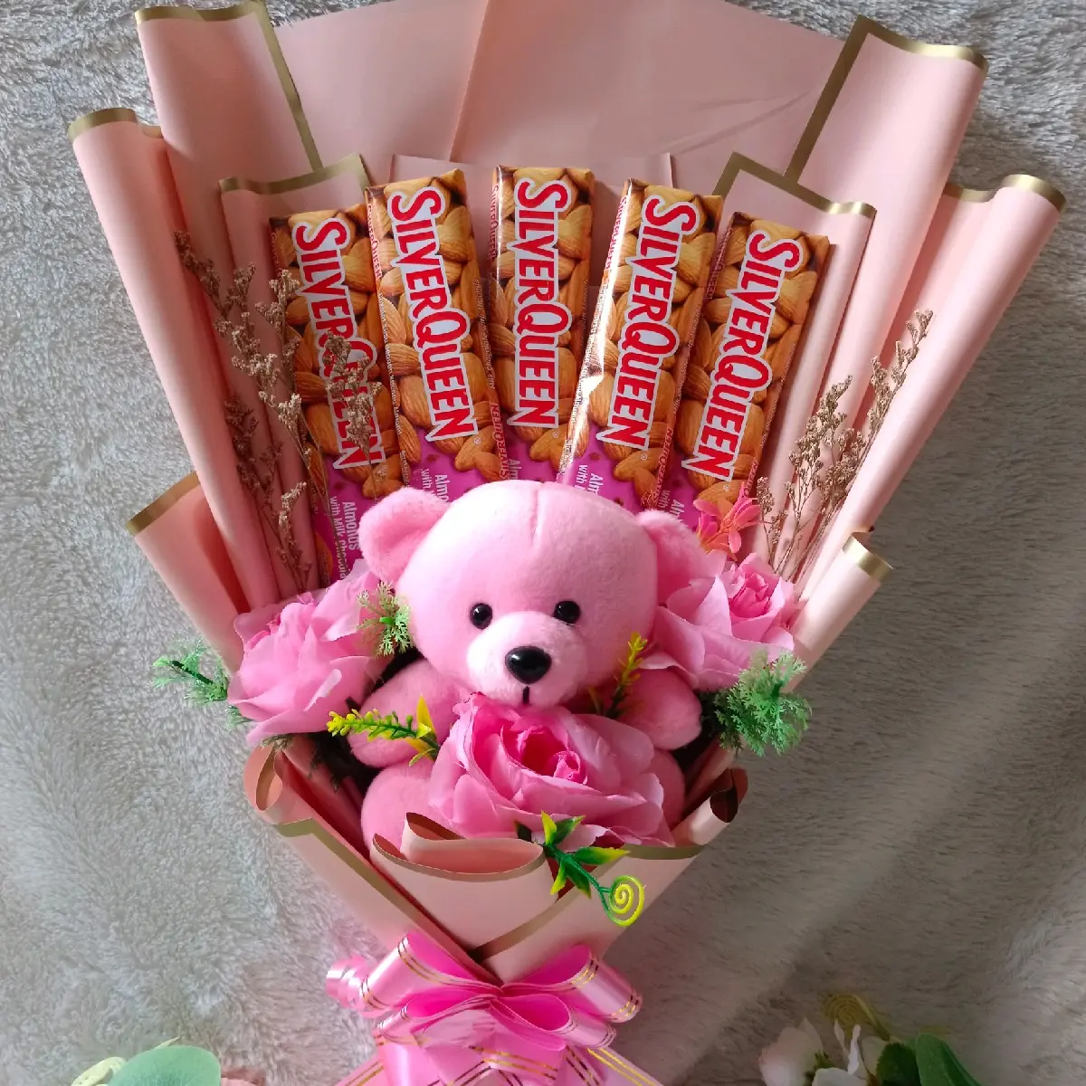 bucket coklat besar 55grm+boneka bunga hadiah wisuda/ valentine ultah