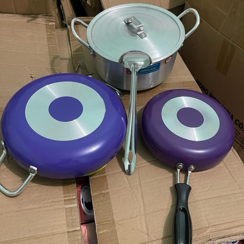 Chảo nhỏ Combo 3 món gồm 2 chảo chống dính và 1 nồi nhôm 18cm: lưu ý; nhỏ sử dụng ít người ăn không Sài cho bếp từ