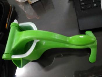 Product Review of Alat Perasan Jeruk Lemon Cangkir Juicer Portable Multifungsi - hijau from I**n 0