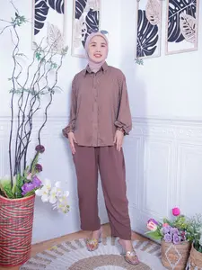 Fidabe Oneset Ayra Rayon Twill Bahan Nyaman Tampilan Elegan Cocok untuk Berbagai Kesempatan Ukuran L dan XL Wanita Crinkle Katun Celana Motif kancing wudlu friendly kerah salur salur