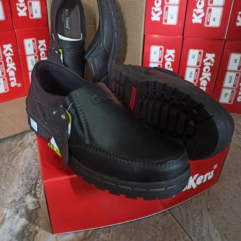 Sepatu Kulit pria asli Full Hitam dengan Sol Karet Lentur Anti-Selip dan Lem Kuat dan dijahit keliling pinggir nya Shoes. Flat 4
