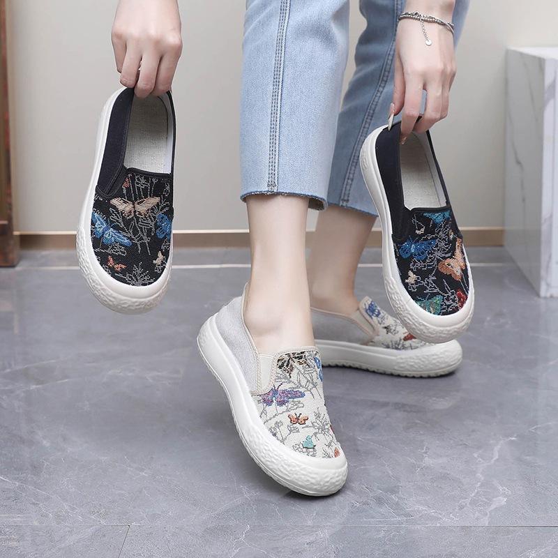 NW059 Sepatu Slip On Wanita Motif Kupu-Kupu 8