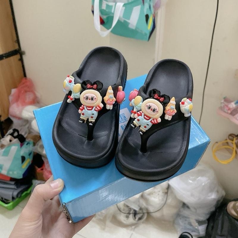 Dép lê bé gái, dép kẹp xỏ ngón cho bé từ 4 đến 12 tuổi hoạ tiết stiker đế độn, chất EVA siêu nhẹ 7