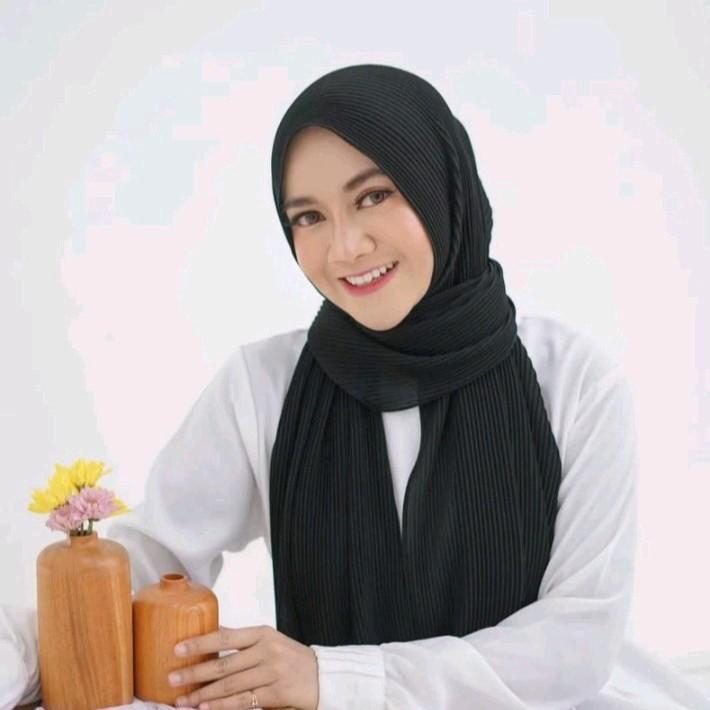 MILLENIAL PASHMINA PLISKET CERUTY BABYDOLL KHUSUS WARNA HITAM Jilbab Wanita Muslim Panjang 1