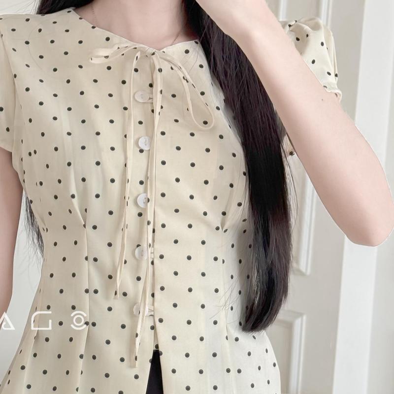 **Áo Kiểu Nữ GAGO Brand Xếp Ly Tôn Dáng Thời Trang Hot Dễ Phối Đồ Phù Hợp Với Mọi Outfits Chấm Bi Kem