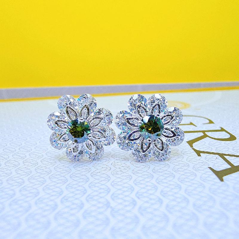  B028 - Bông tai ; hoa tai nữ hoa mai  đá chủ MOISSANITE XANH LÁ 4MM . Chất liệu bạc ý xi bạch kim 