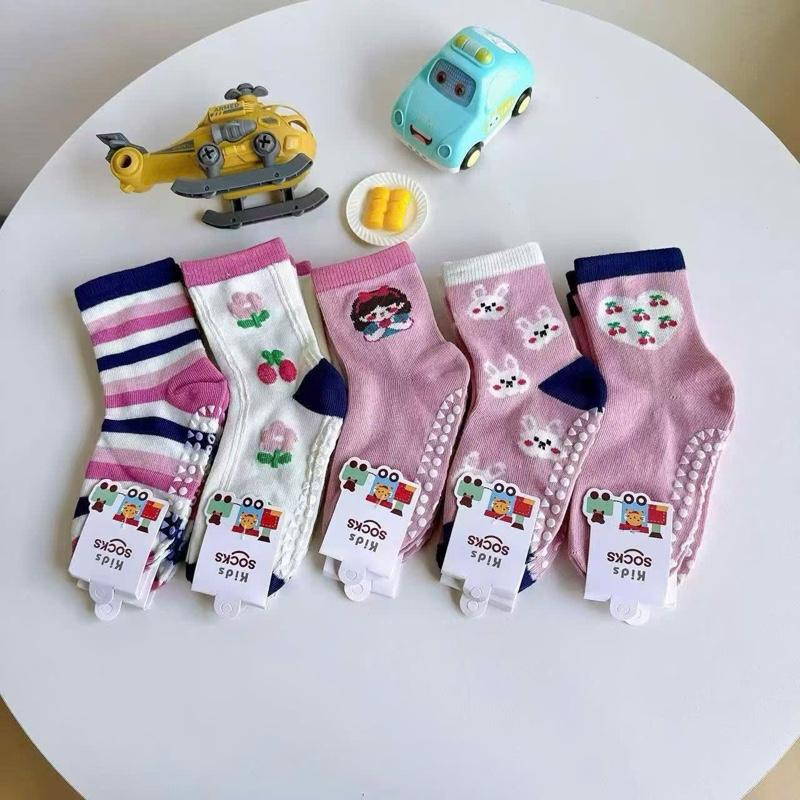 Set 5 set 10 đôi tất chống trơn trượt hoạ tiết thỏ cherry cho bé gái 2-12 tuổi te111