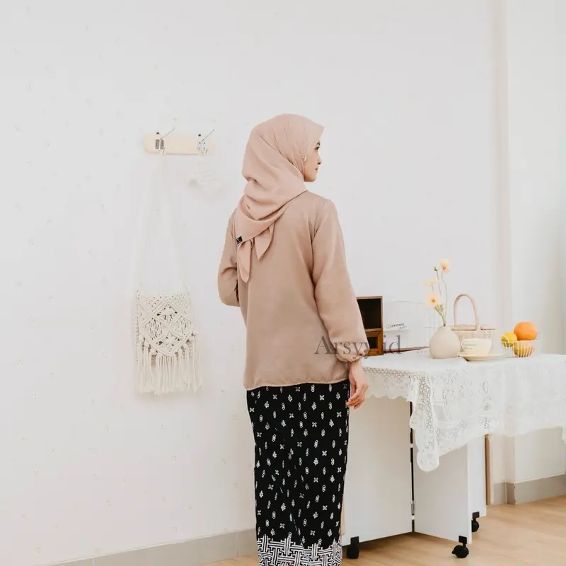 Arsyy.id - Santorini Blouse - Atasan Satin - Oufit Kondangan - Blouse Santorini Silk - Baju Braidsmaid Wanita Top 4