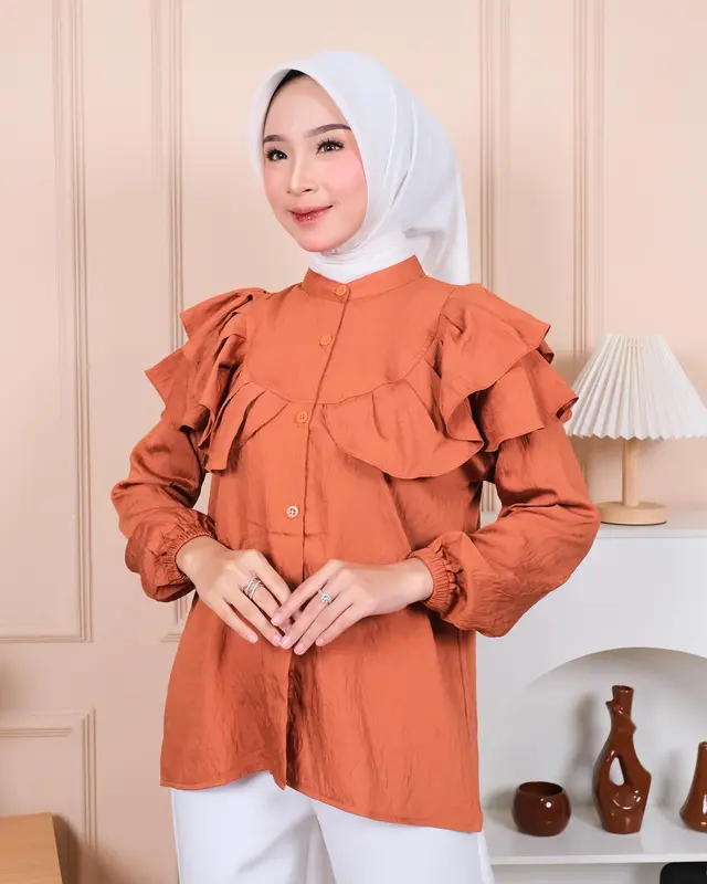Baju Atasan Wanita Raina Terbaru Bahan Pollo Linen Blus Simpel Elegan Tangan Panjang Wudhu Friendly Busui Friendly Katun Casual Formal Dewasa Desain Ruffle Kancing Muslim Kerja Hitam Simple Dress Putih Santai Basic Kantor 2
