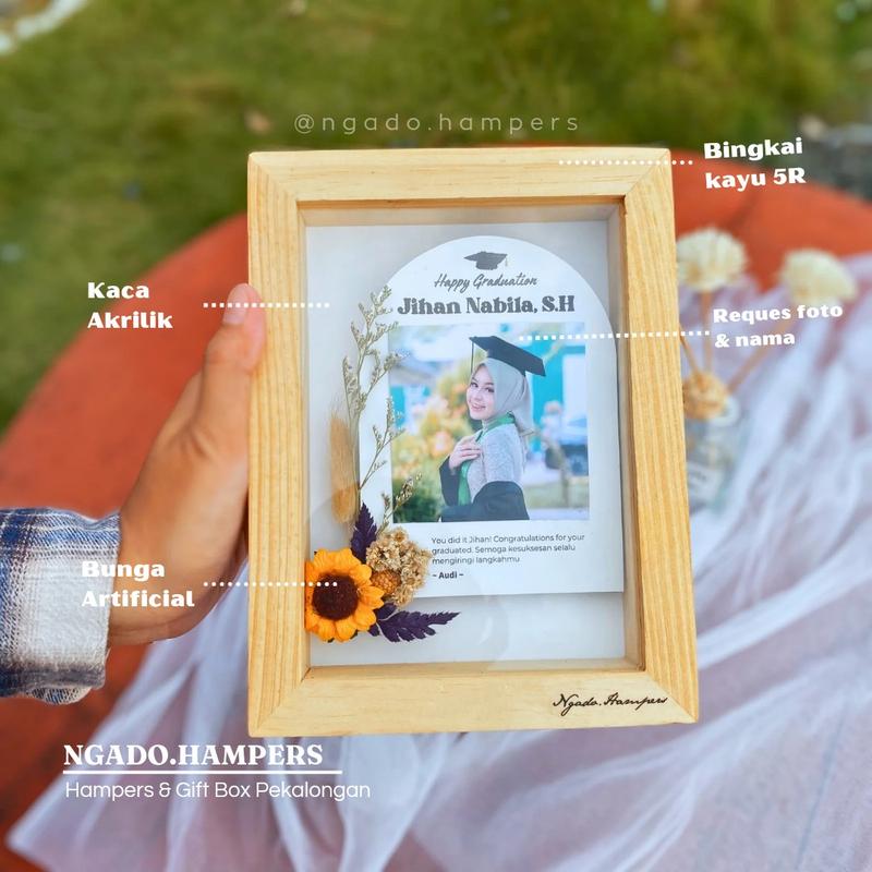 Kado Gift Wisuda Graduation Cewek Cowok Bingkai Kayu 3D Custom Foto Lucu Unik Aesthetic 2