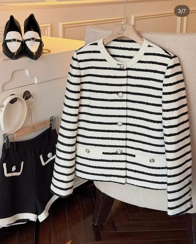 Tieutieu Áo Khoác Tweed Dạ Kẻ Đen Trắng Kem Cúc Ngọc Sang Chảnh