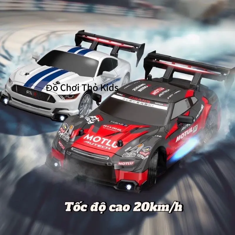 Xe đua Drift điều khiển từ xa tốc độ cao 20km/h, có đèn LED, pin sạc, tặng kèm 4 bánh drift. Đồ chơi ô tô đua hấp dẫn cho trẻ em và người yêu thích tốc độ.