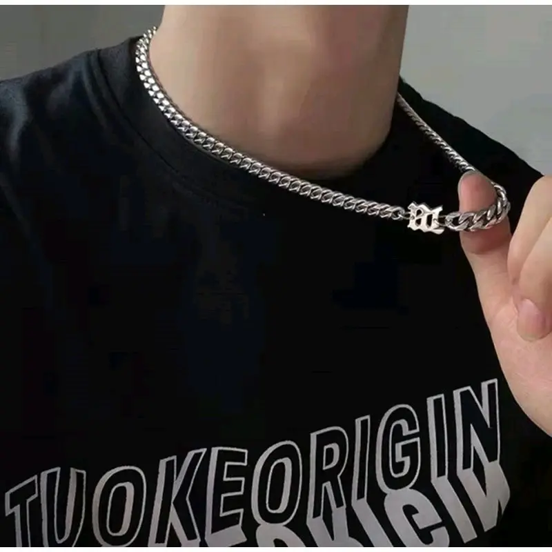 KALUNG TITANIUM RANTAI PRIA MODEL LIONTIN M ANTI KARAT SILVER ANTI PUDAR ANTI LUNTUR