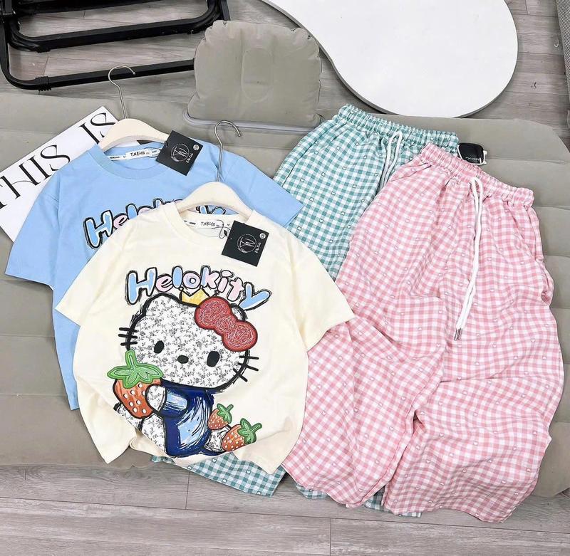 Set combo 2 bộ quần dài áo phông bé gái (Họa tiết HELLO KITTY DÂU TÂY ) vải mềm mịn size 9-45kg mã m88