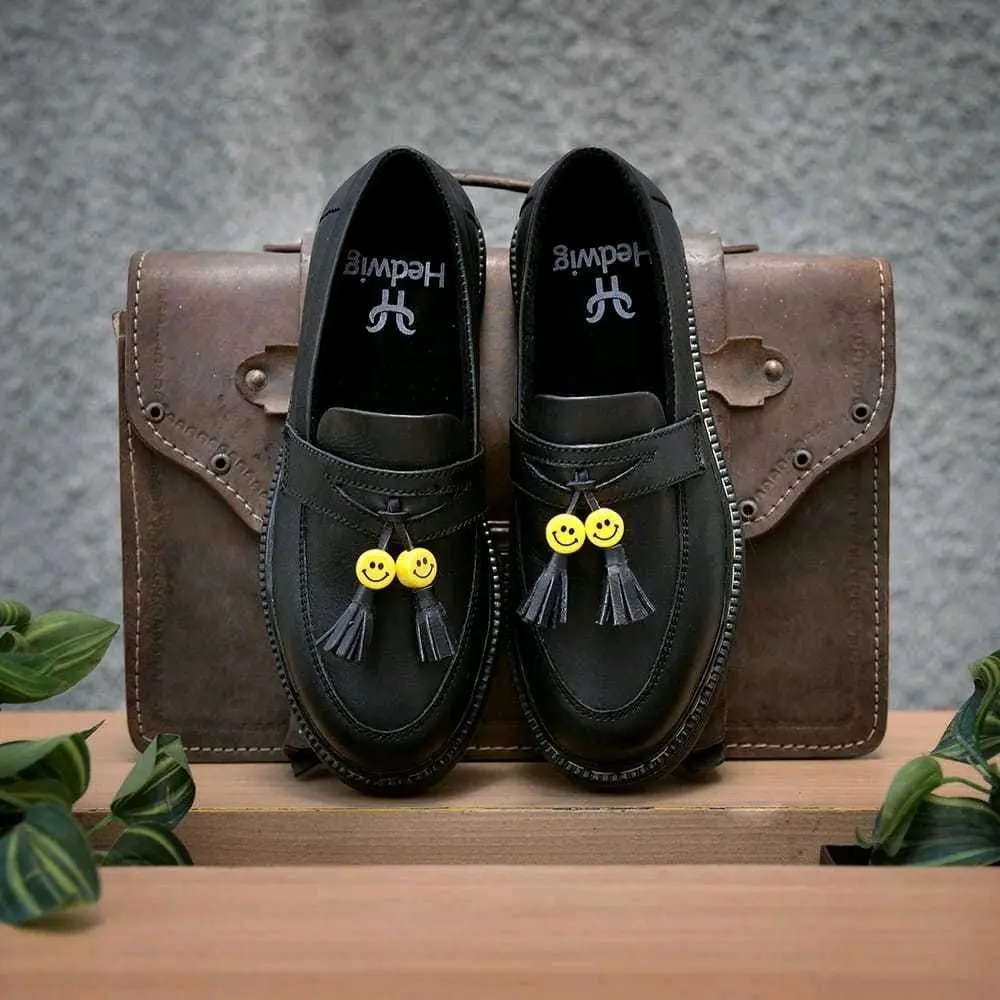 Hedwig Sepatu Loafer Pria Hitam dengan Tassel dan Hiasan Smiley - Gaya Kasual Elegan