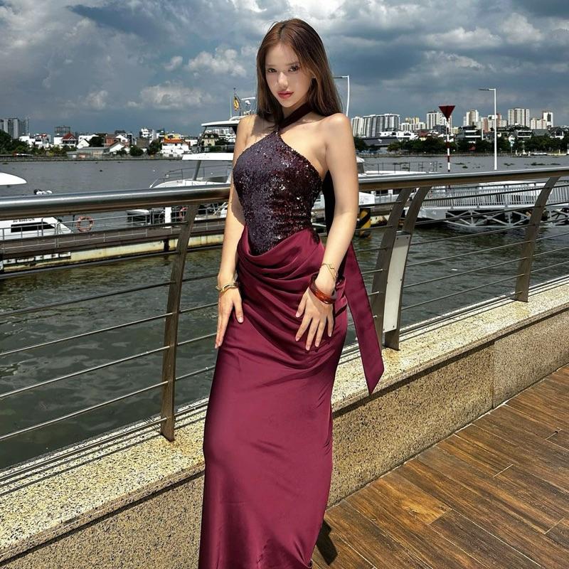  Đầm cổ yếm kim sa phối lụa nhún sang chảnh 