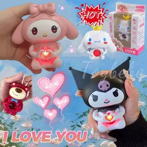 [Versi audio] Gantungan Kunci I love you Cinnamoroll/Kuromi/Lotso/Melody Keychain Lampu Sanrio Night Light Kawaii 3D LED Figure Kartun Lampu  Lucu Kecantikan Hiasan Kamar Tidur Lampu Samping Tempat Tidur Gantungan Plastik Hadiah