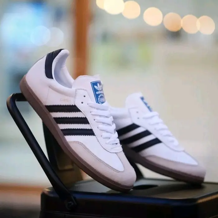 promo sepatu sekolah addss samba putih garis hitam Kasual 0