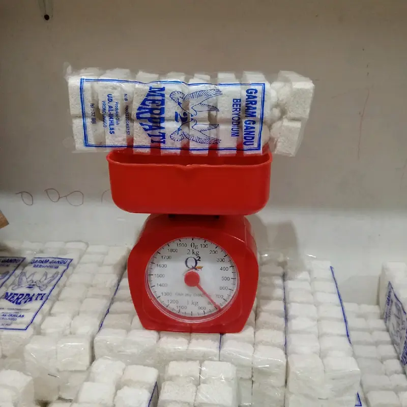 garam bata hancur garam balok garam beryodium isi 32 kotak kecil berat 800gram 1 bungkus. Salt laut 1