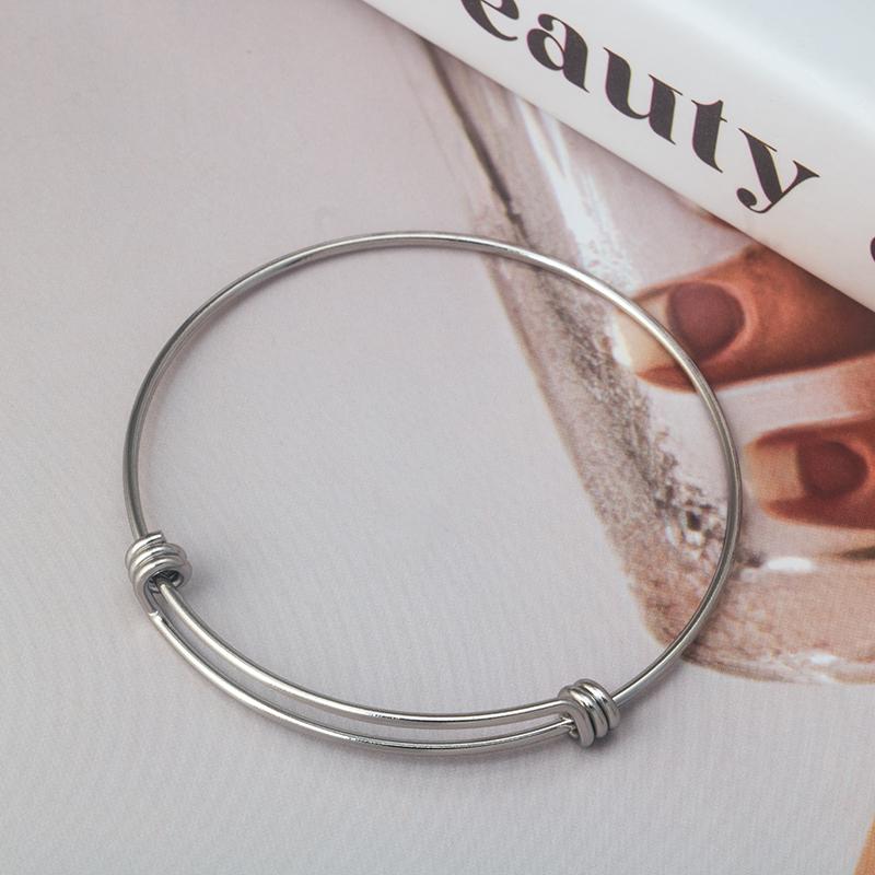 Product Introduction of Stainless steel cross-border French style simple temperament fashion versatile push-stretch adjustable coil bracelet 6