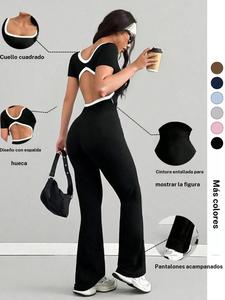 Mono de verano para mujer con cuello cuadrado, manga corta y contraste en la espalda; ajuste entallado con cintura ceñida y realce de glúteos; diseño ajustado; ideal para uso casual deportivo diario.