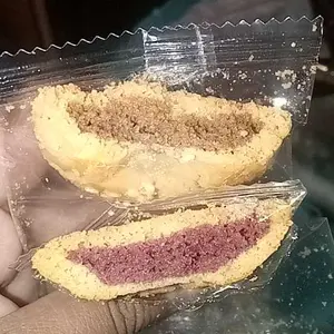 Kue renyah isi krim telur, camilan yang enak untuk sarapan atau teman minum teh sore.